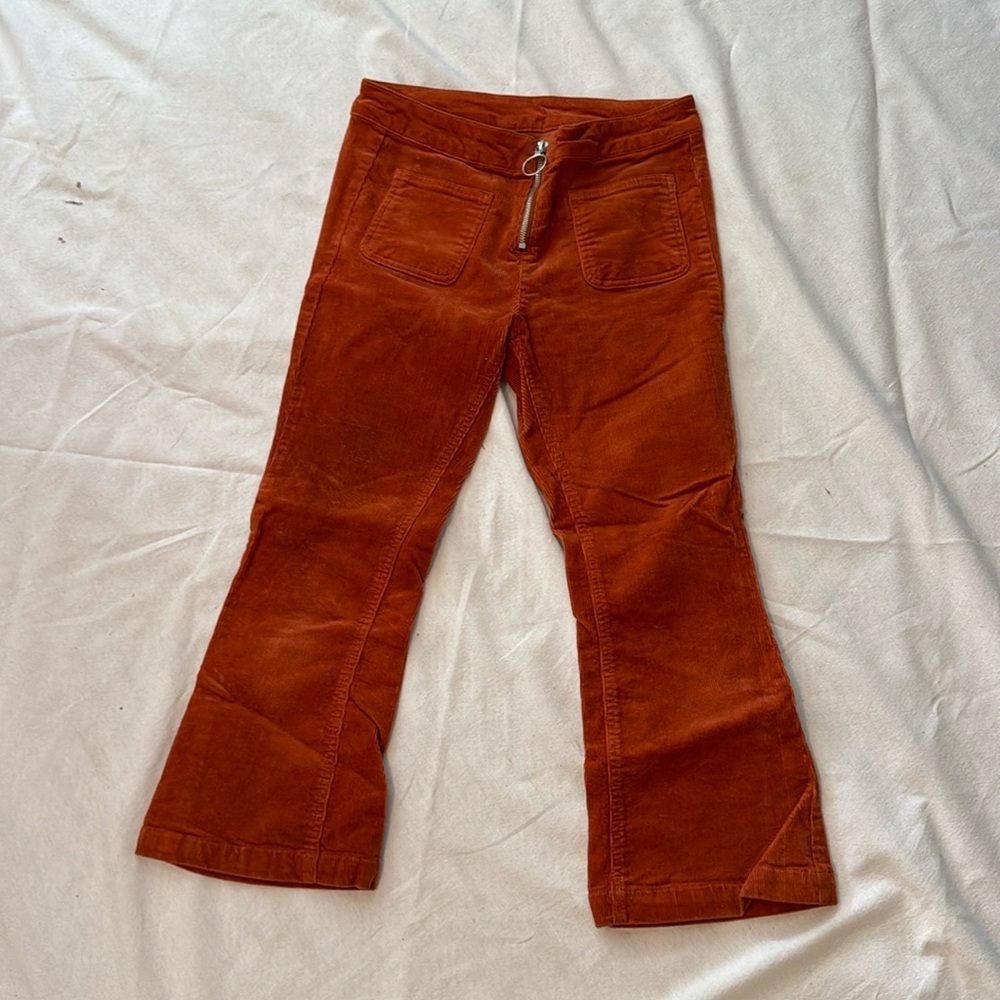 low waisted 70s/Y2K orange corduroy crop flare pants with front pockets, size 0